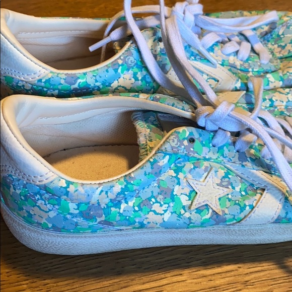 Floral athletic converse low tops - Picture 3 of 5